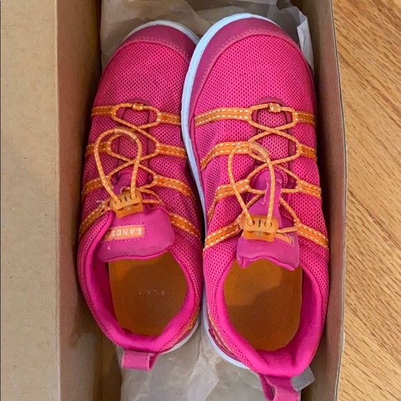 NWT Girl’s Size 2 Water Shoes - Picture 9 of 12